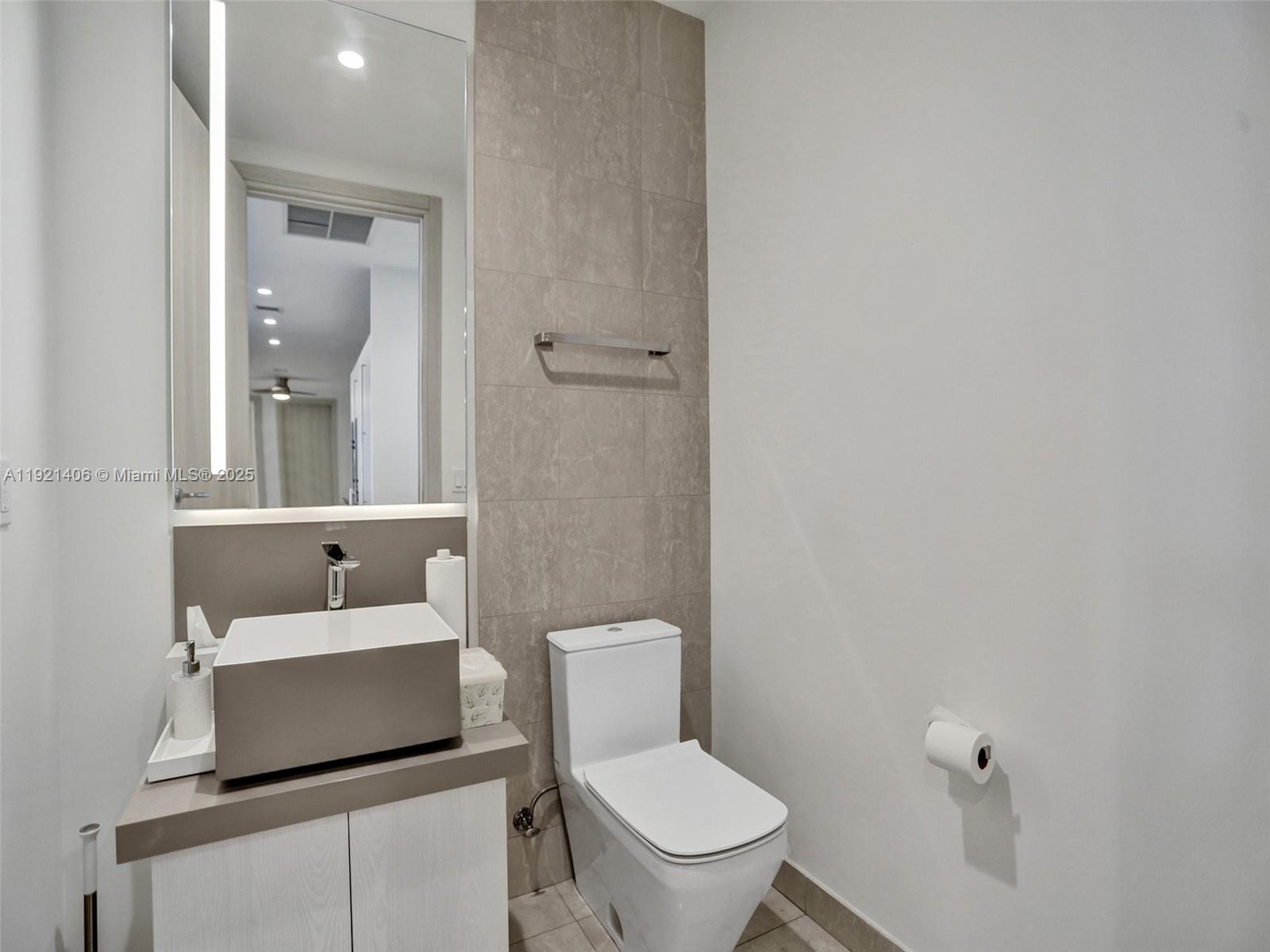 1000 Brickell Plz #PH5103 Miami, FL 33131