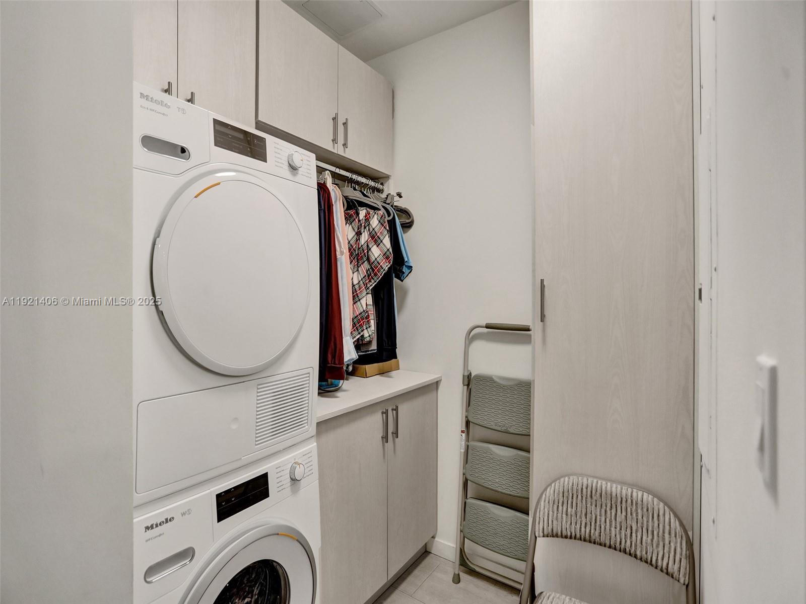 1000 Brickell Plz #PH5103 Miami, FL 33131