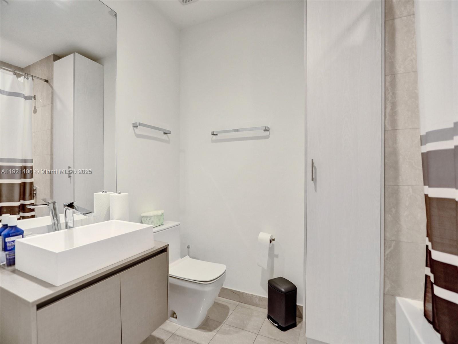 1000 Brickell Plz #PH5103 Miami, FL 33131