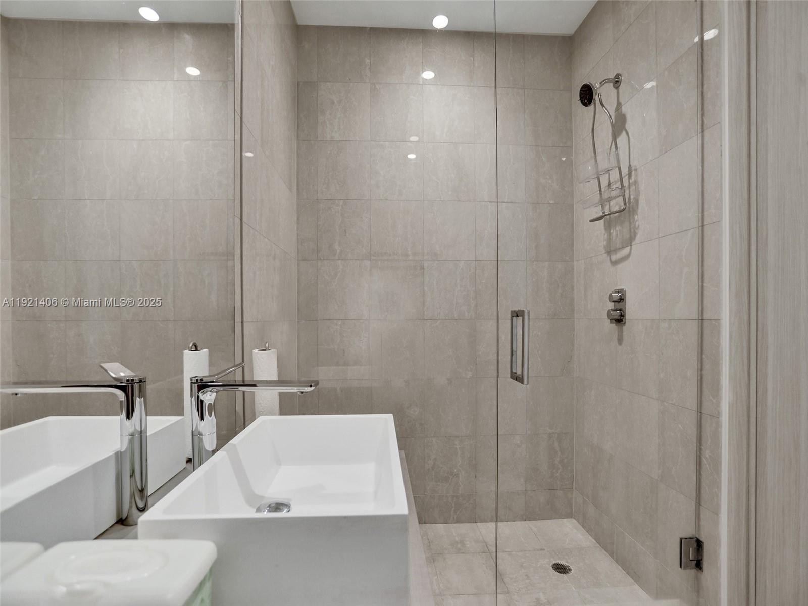 1000 Brickell Plz #PH5103 Miami, FL 33131