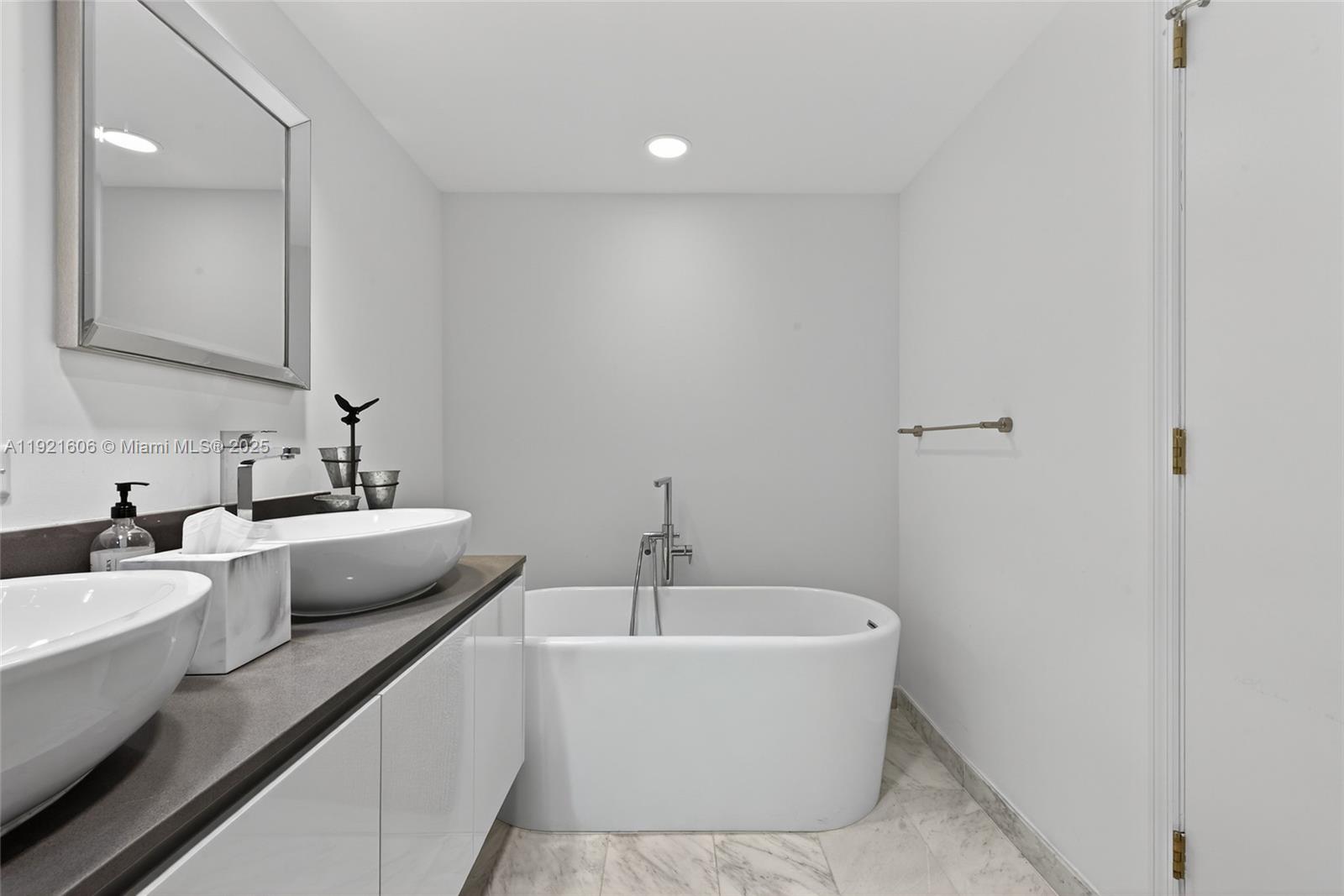 9821 E Bay Hbr Dr #402 Bay Harbor Islands, FL 33154