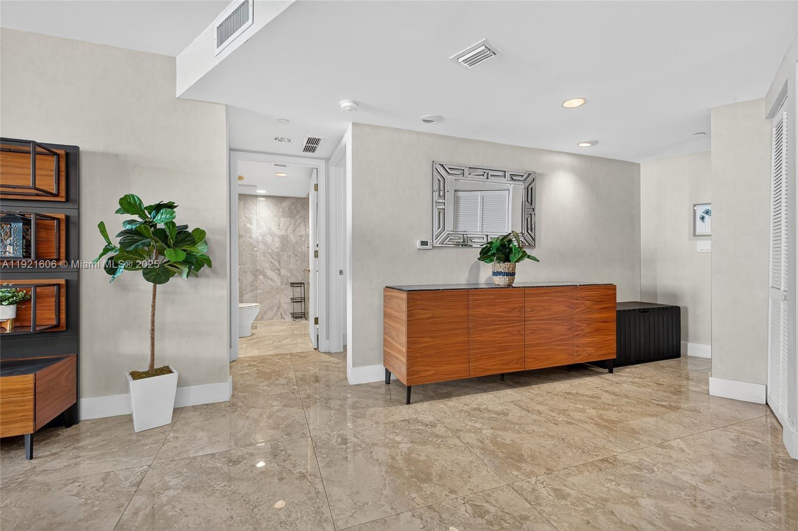 9821 E Bay Hbr Dr #402 Bay Harbor Islands, FL 33154