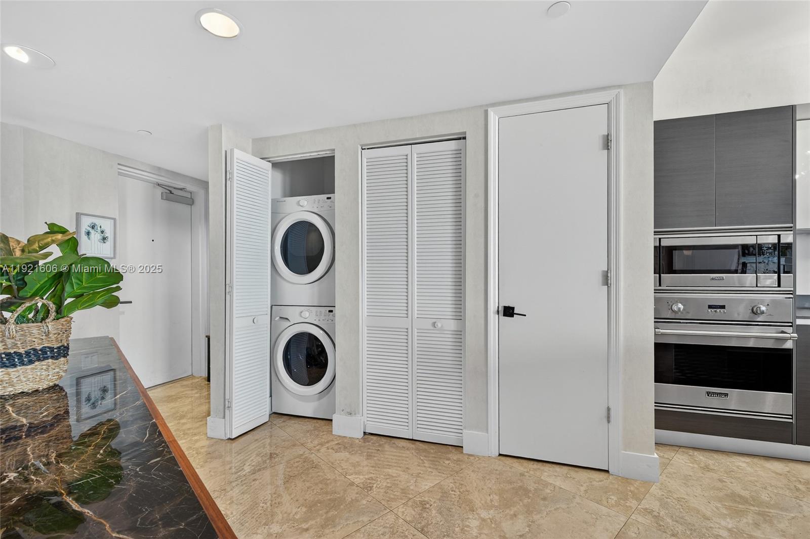 9821 E Bay Hbr Dr #402 Bay Harbor Islands, FL 33154