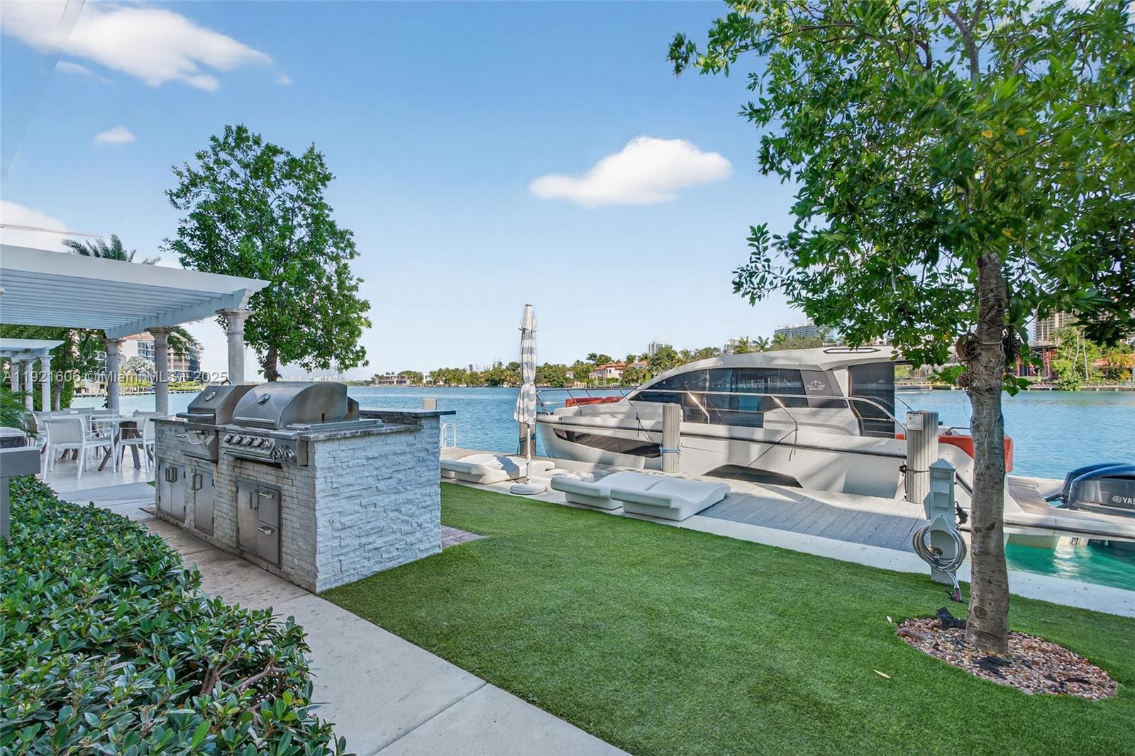 9821 E Bay Hbr Dr #402 Bay Harbor Islands, FL 33154