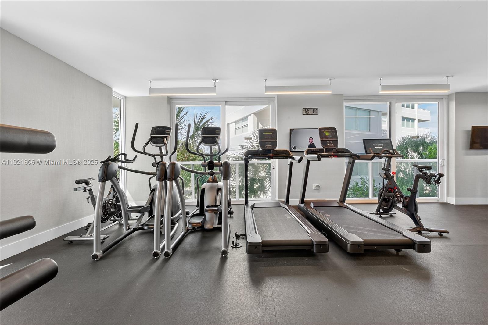 9821 E Bay Hbr Dr #402 Bay Harbor Islands, FL 33154