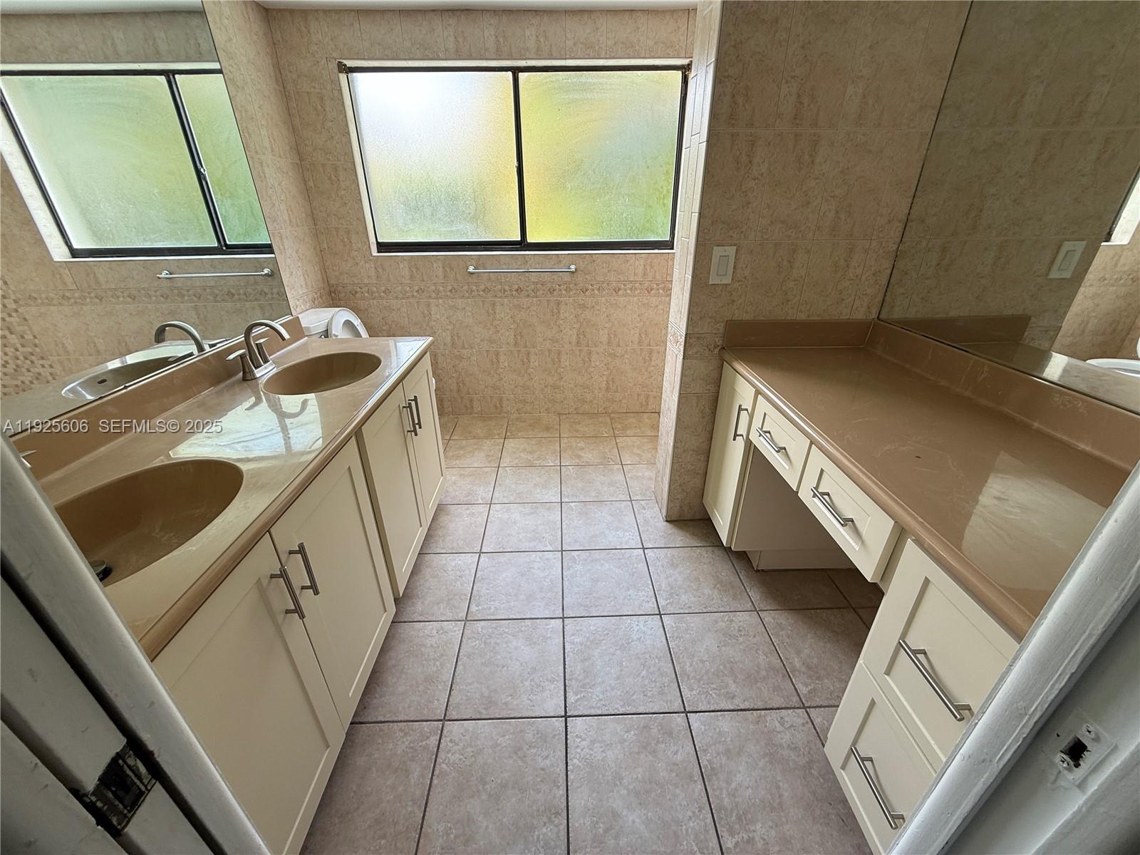 19952 NW 62nd Ct Hialeah, FL 33015