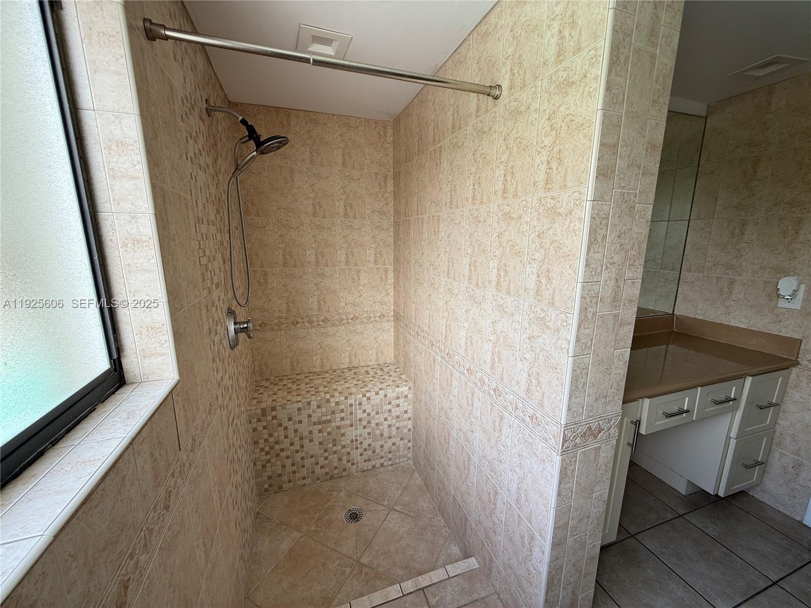 19952 NW 62nd Ct Hialeah, FL 33015