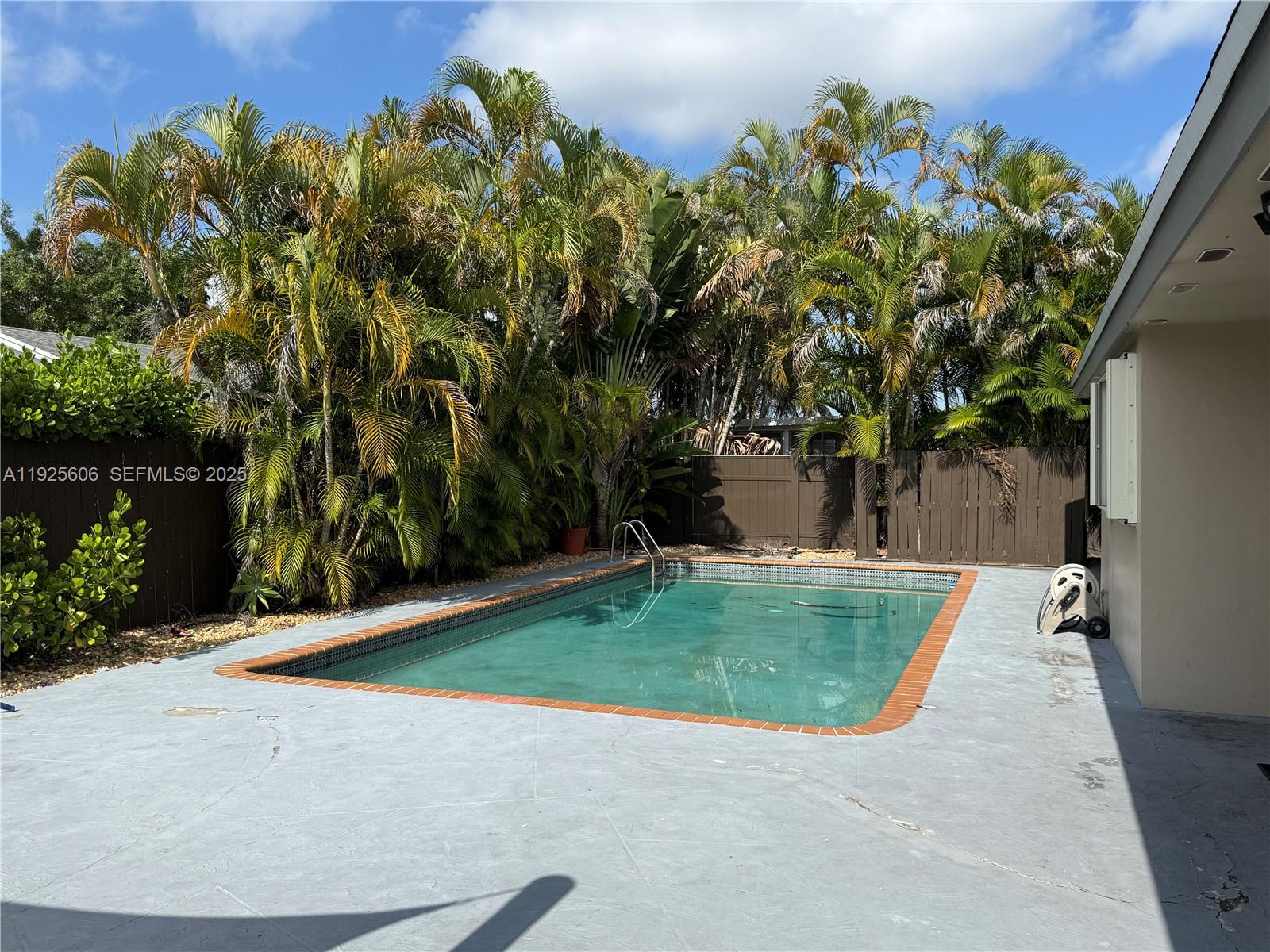 19952 NW 62nd Ct Hialeah, FL 33015