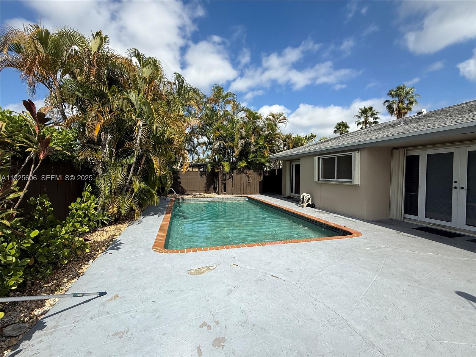 19952 NW 62nd Ct Hialeah, FL 33015