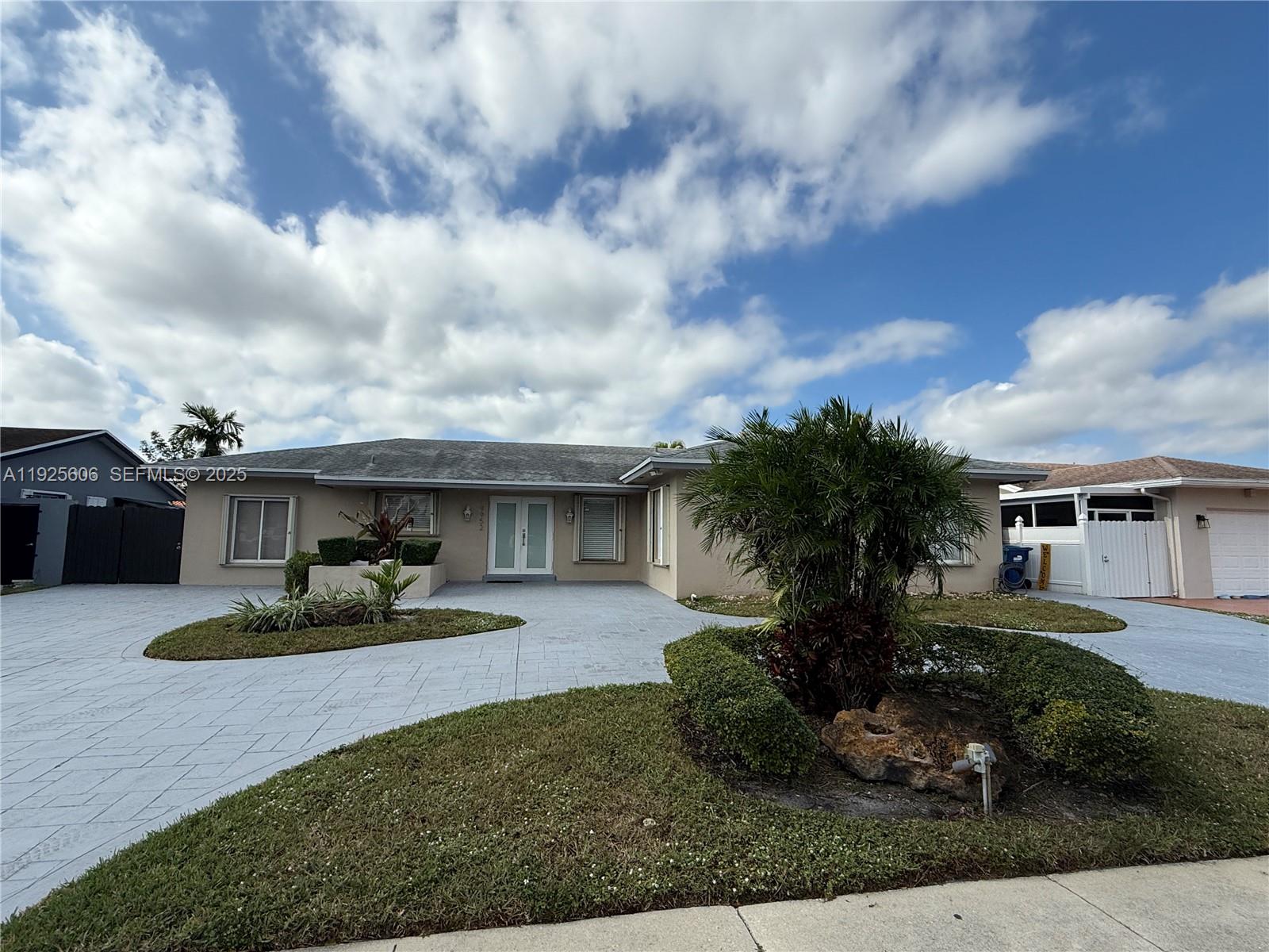 19952 NW 62nd Ct Hialeah, FL 33015