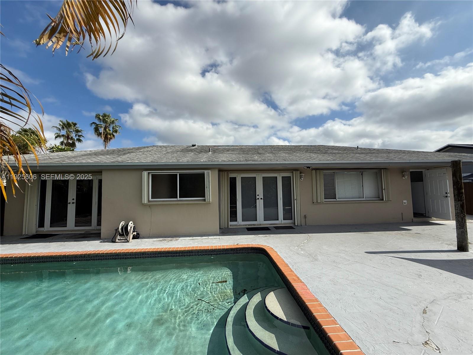 19952 NW 62nd Ct Hialeah, FL 33015