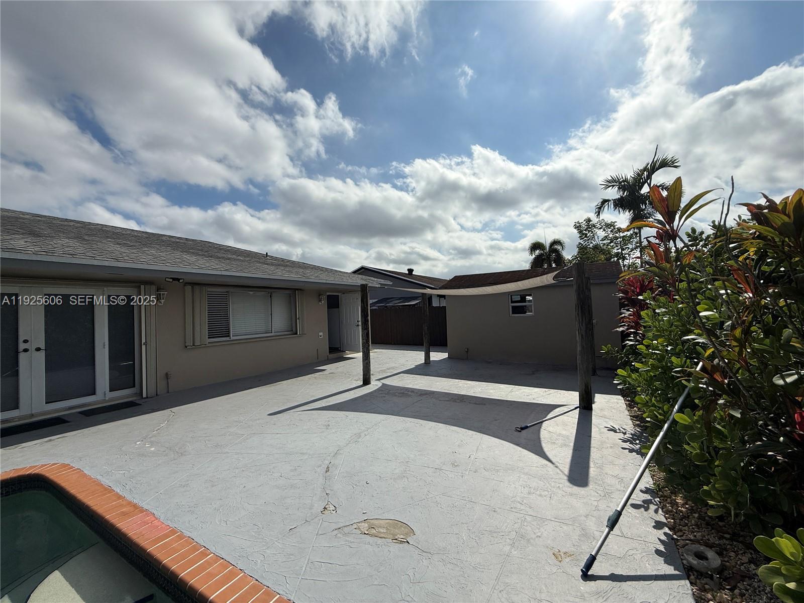 19952 NW 62nd Ct Hialeah, FL 33015