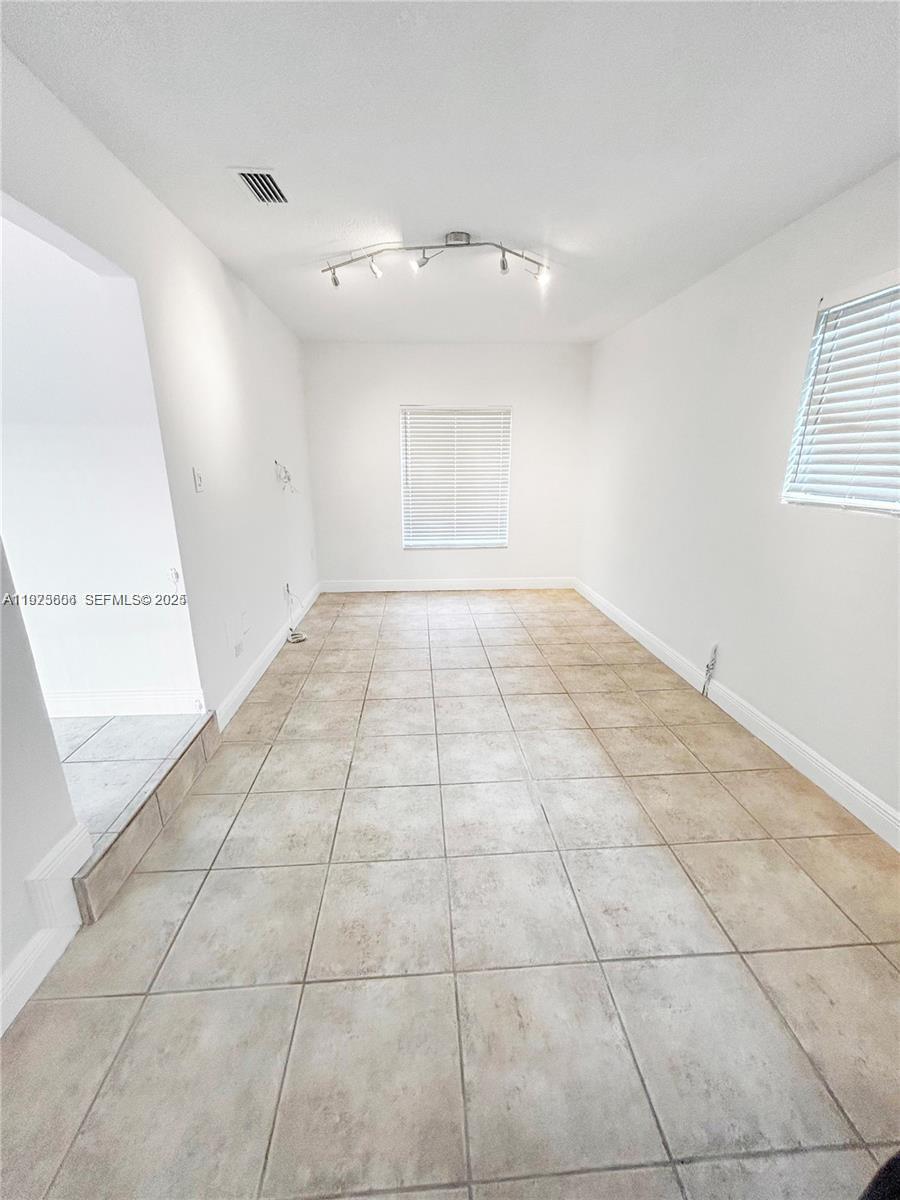 19952 NW 62nd Ct Hialeah, FL 33015