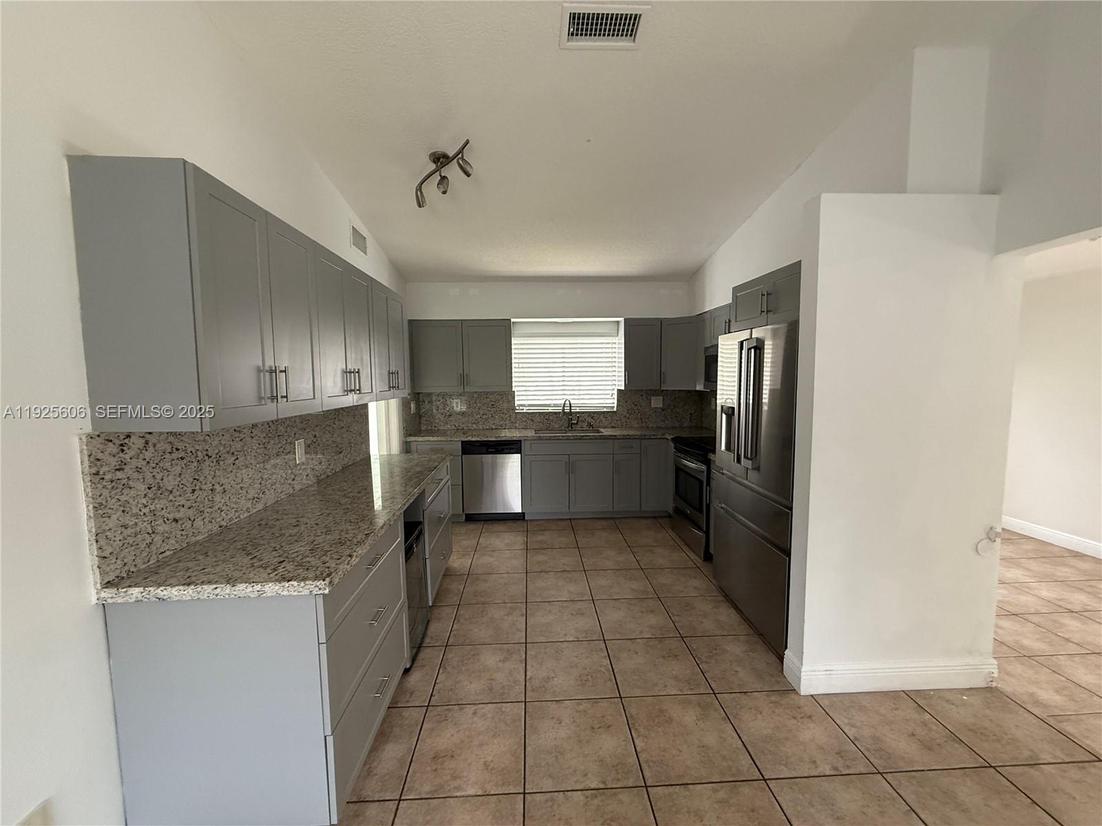 19952 NW 62nd Ct Hialeah, FL 33015