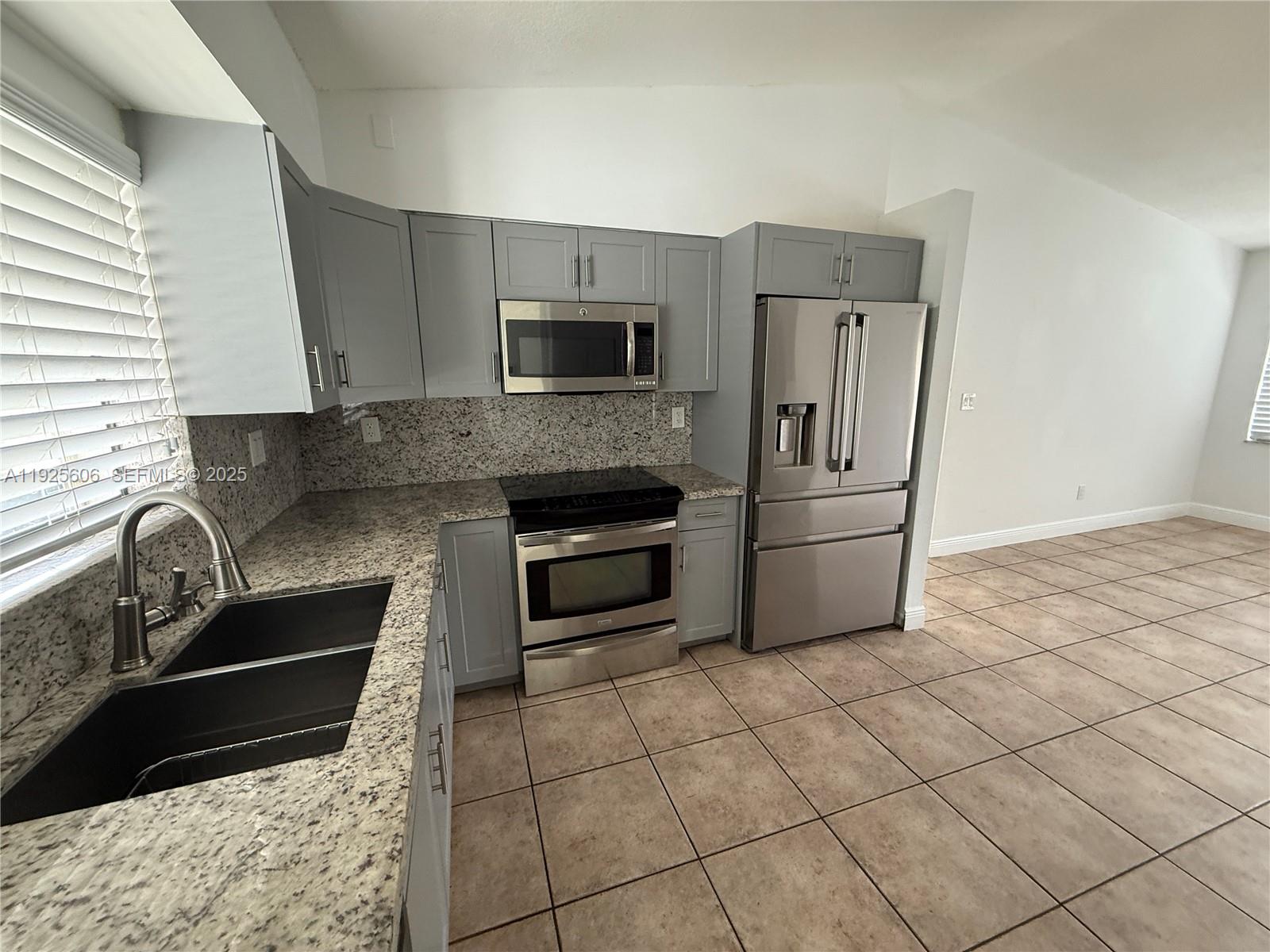 19952 NW 62nd Ct Hialeah, FL 33015