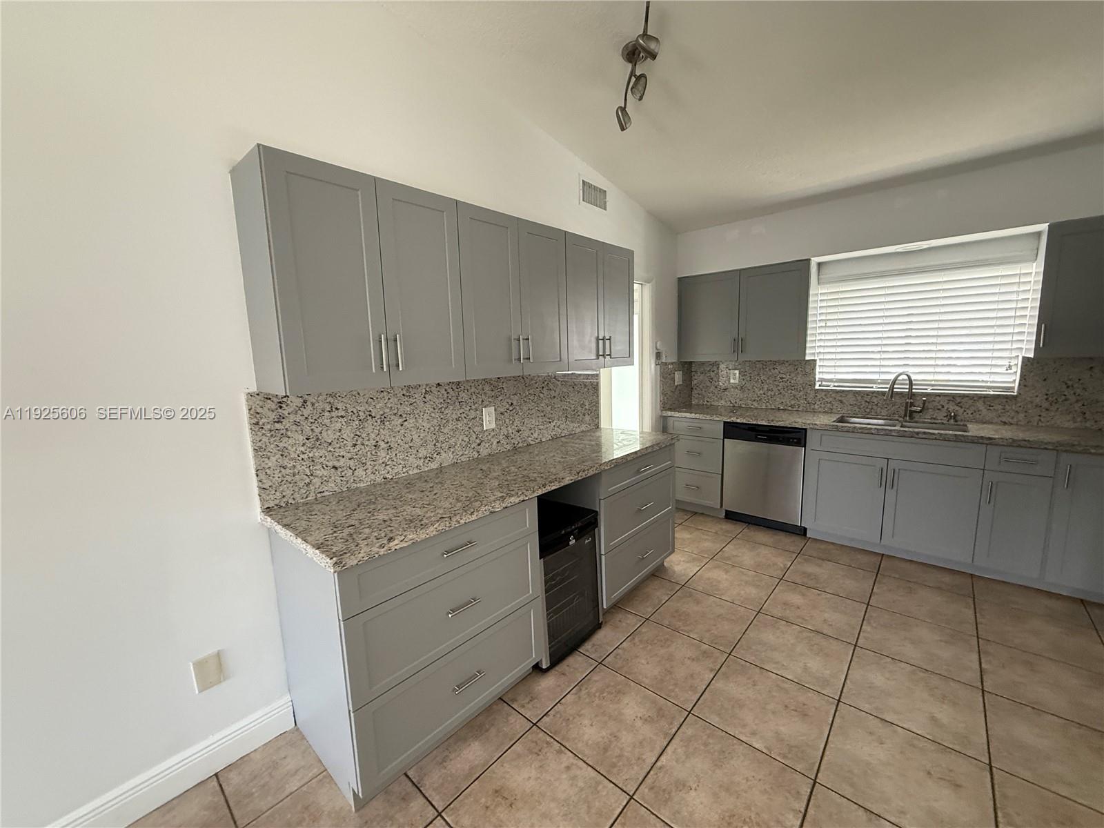 19952 NW 62nd Ct Hialeah, FL 33015