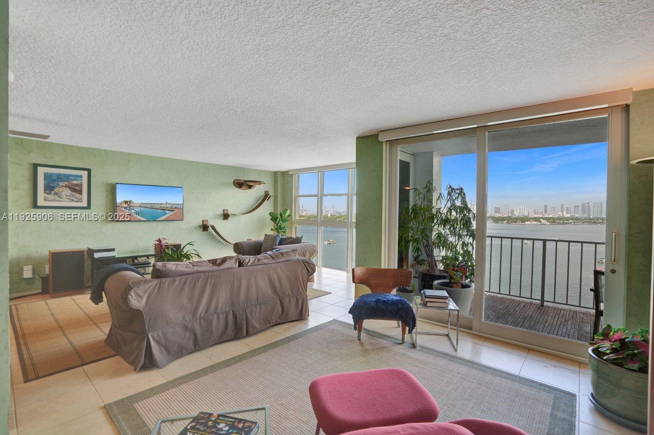 1228 West Ave #1002 Miami Beach, FL 33139