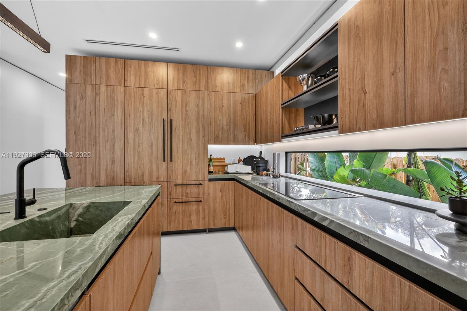 1008 NE 114th St Biscayne Park, FL 33161