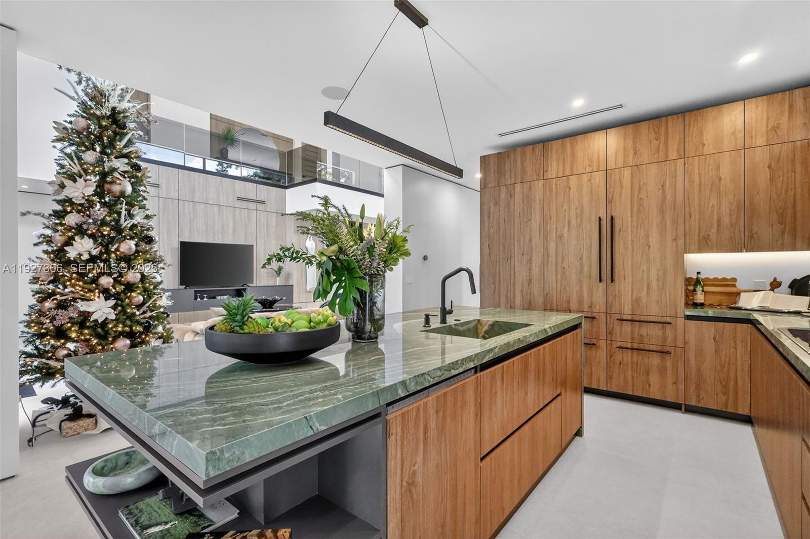 1008 NE 114th St Biscayne Park, FL 33161