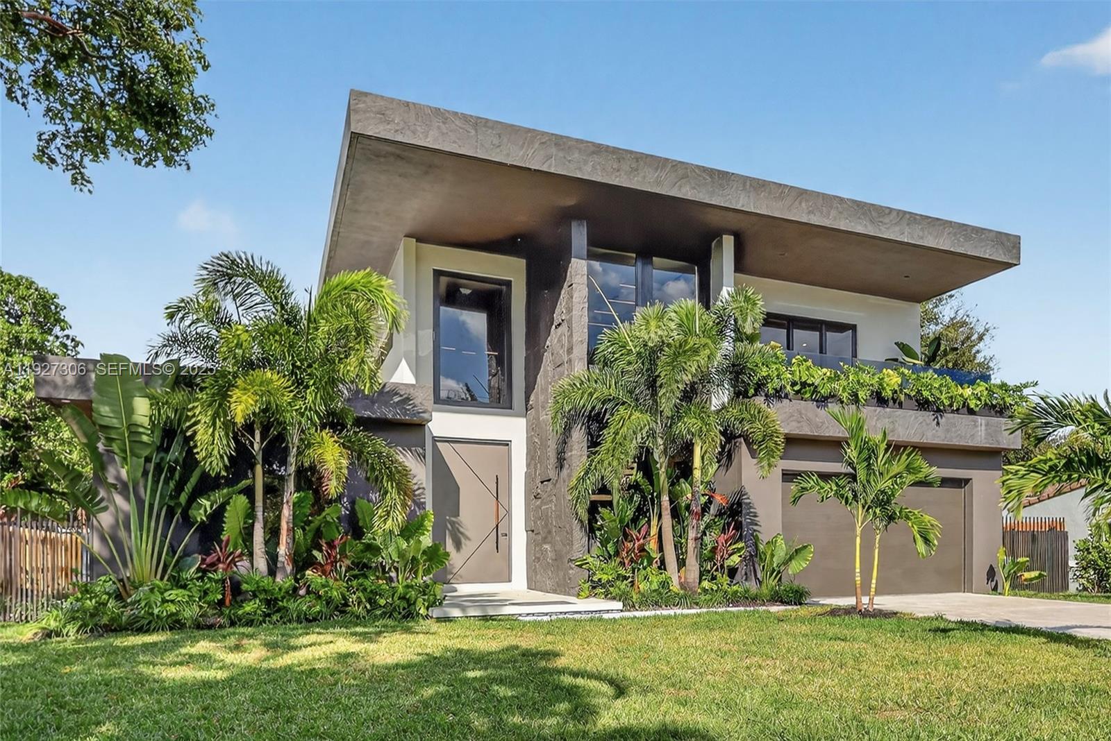 1008 NE 114th St Biscayne Park, FL 33161