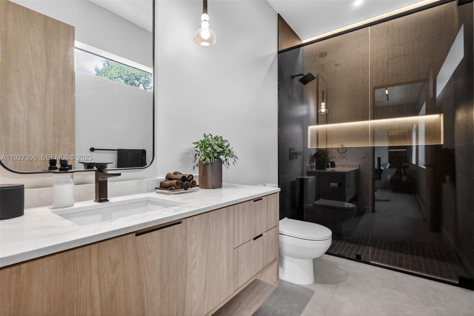 1008 NE 114th St Biscayne Park, FL 33161