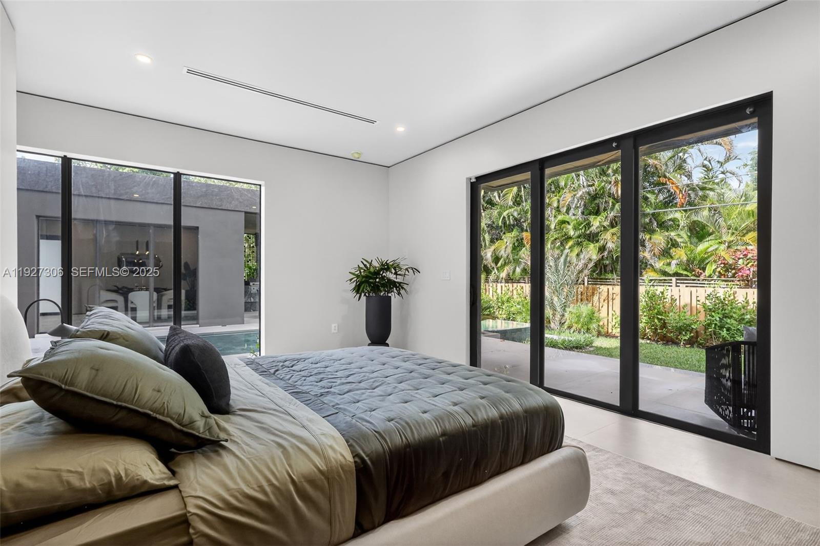 1008 NE 114th St Biscayne Park, FL 33161