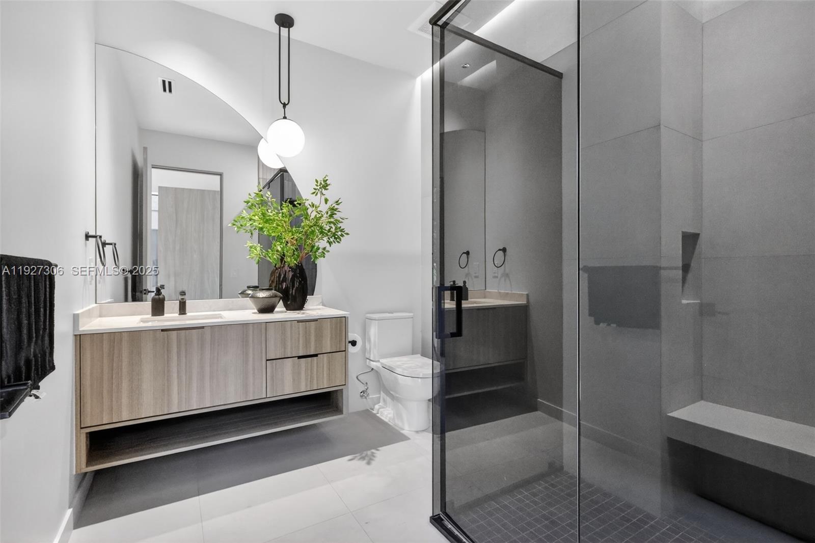 1008 NE 114th St Biscayne Park, FL 33161