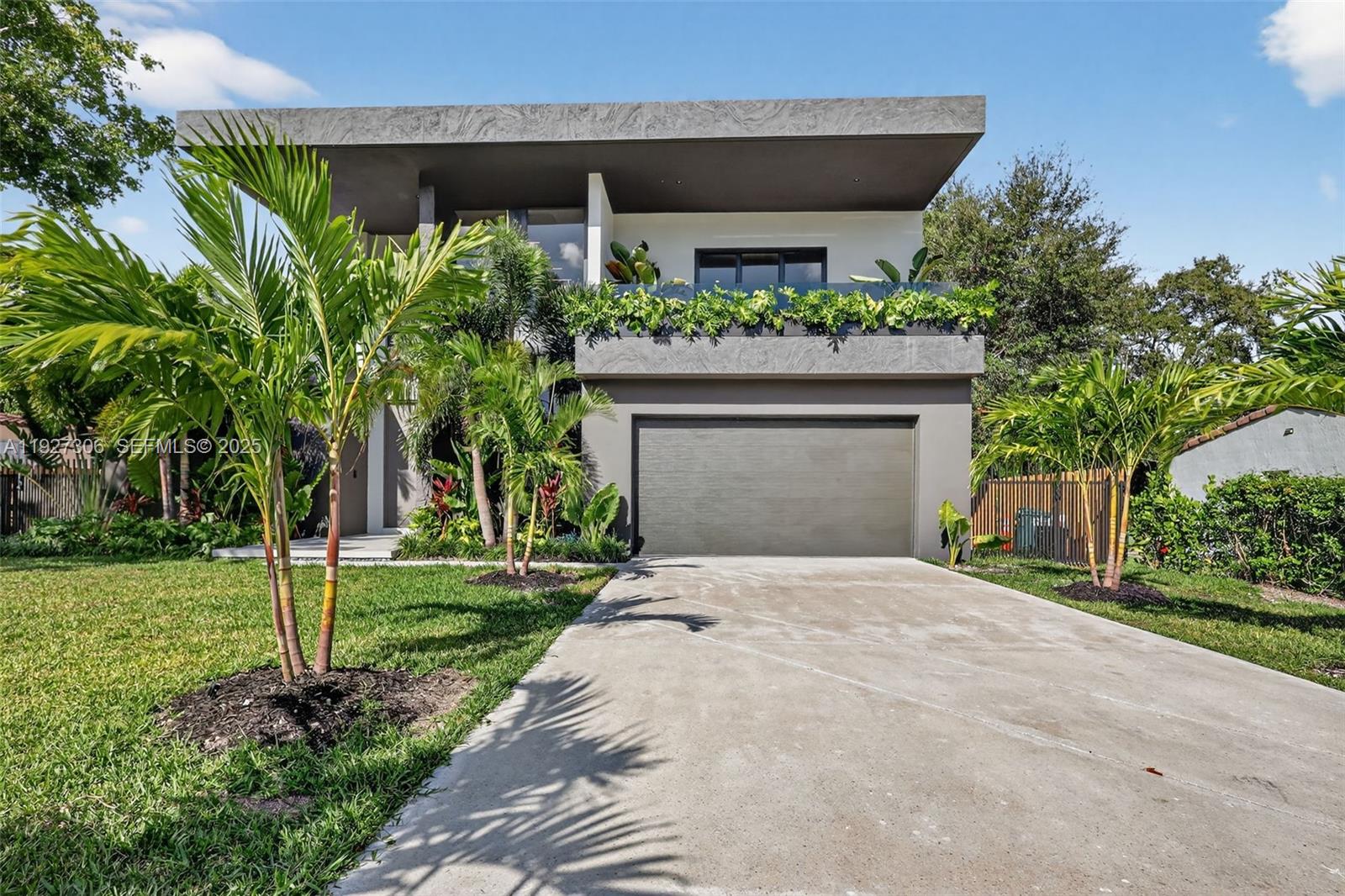 1008 NE 114th St Biscayne Park, FL 33161