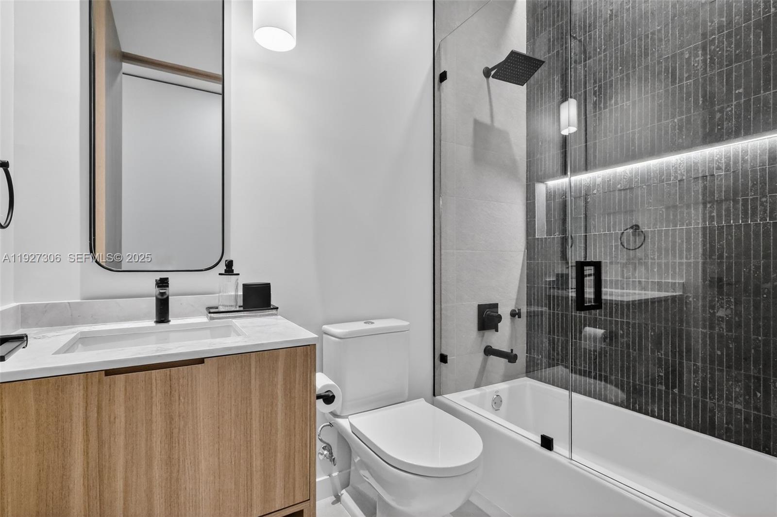 1008 NE 114th St Biscayne Park, FL 33161