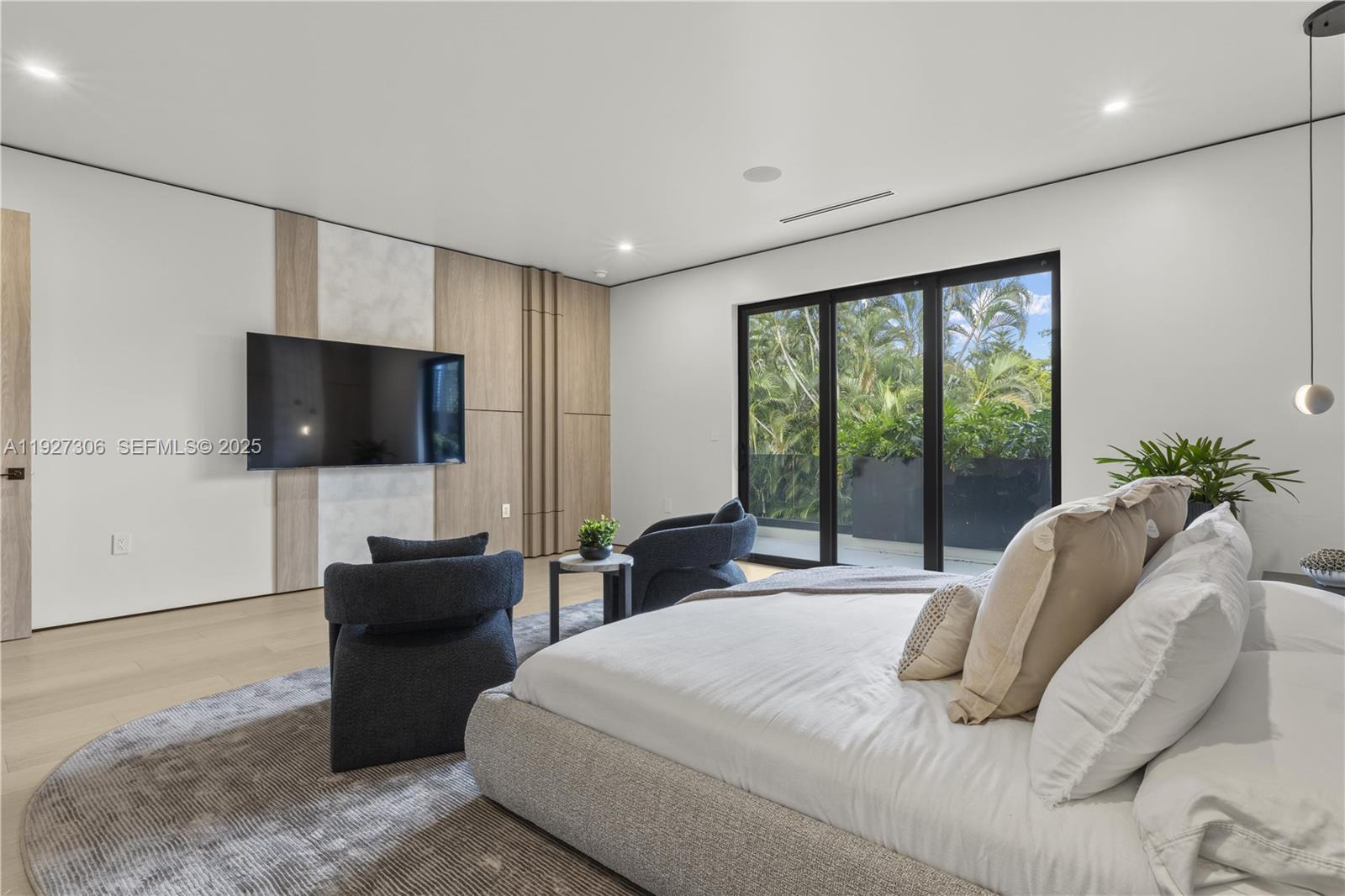 1008 NE 114th St Biscayne Park, FL 33161