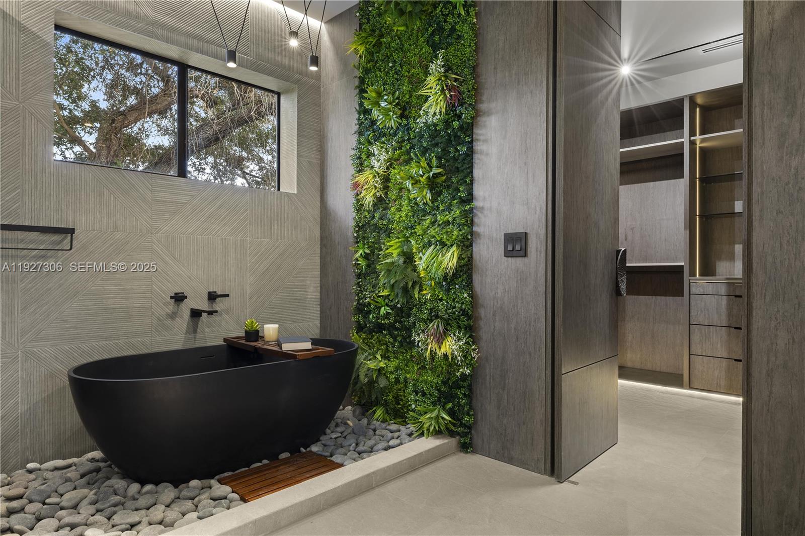 1008 NE 114th St Biscayne Park, FL 33161