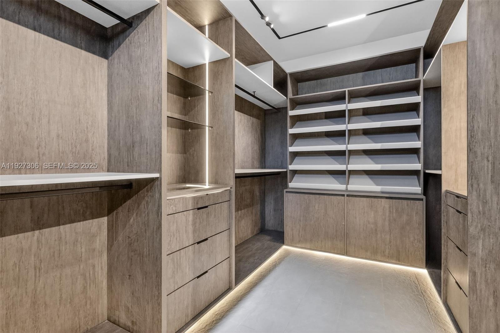 1008 NE 114th St Biscayne Park, FL 33161