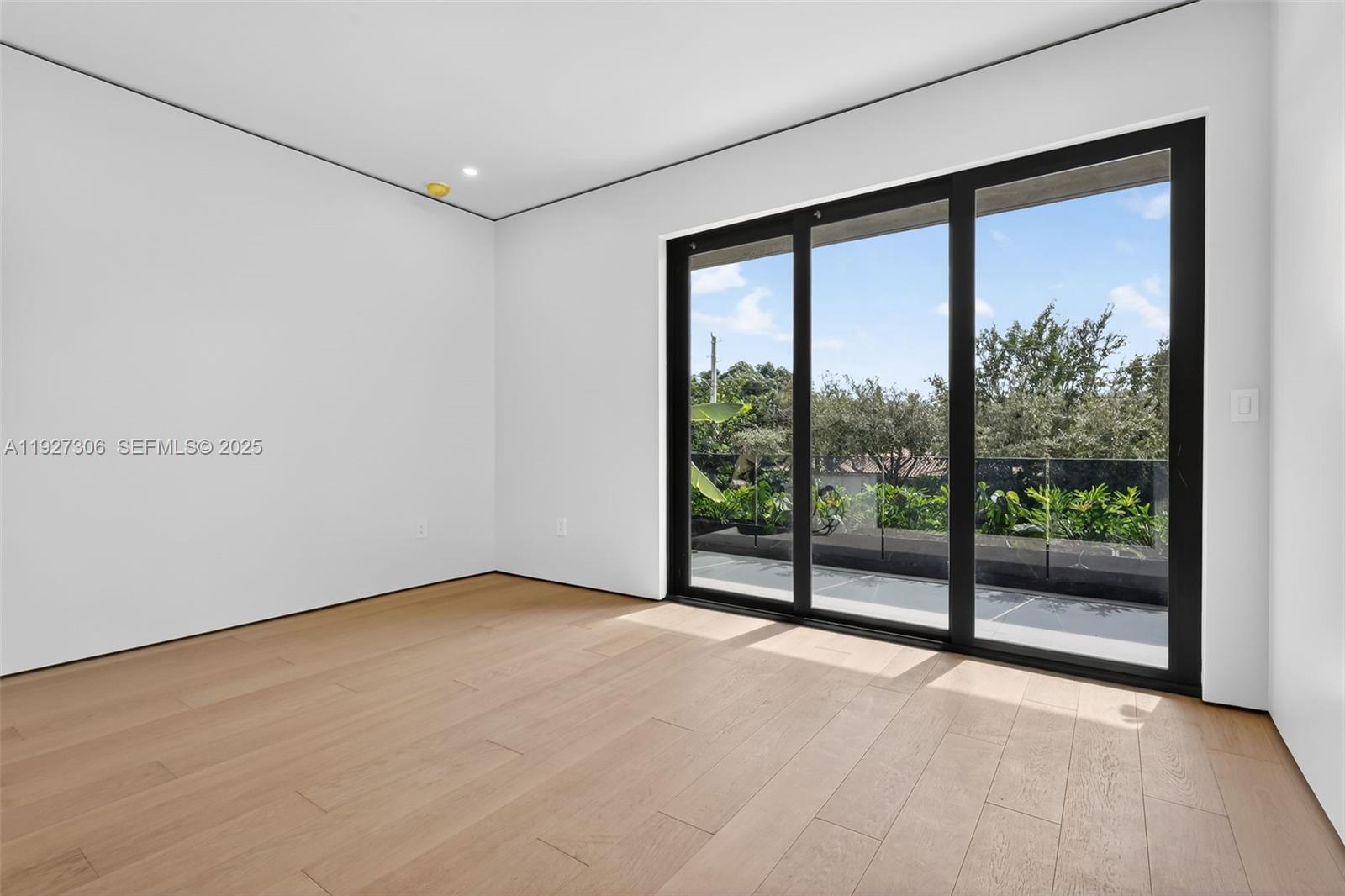 1008 NE 114th St Biscayne Park, FL 33161