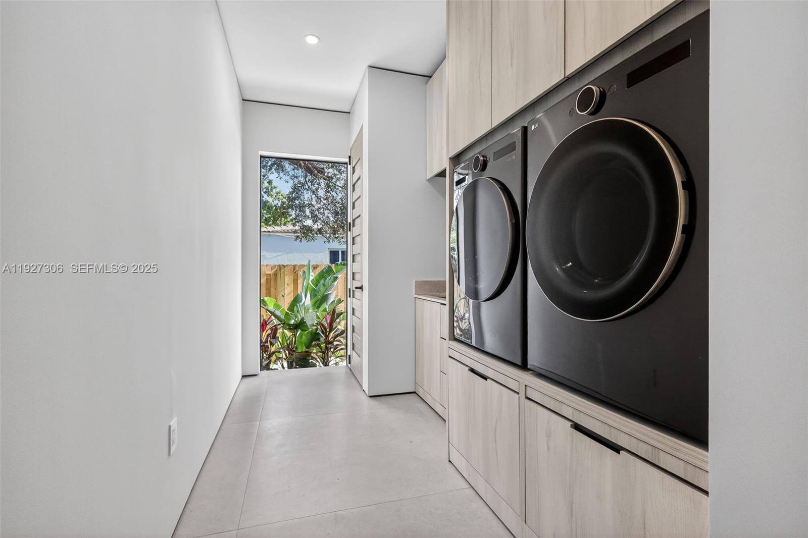 1008 NE 114th St Biscayne Park, FL 33161