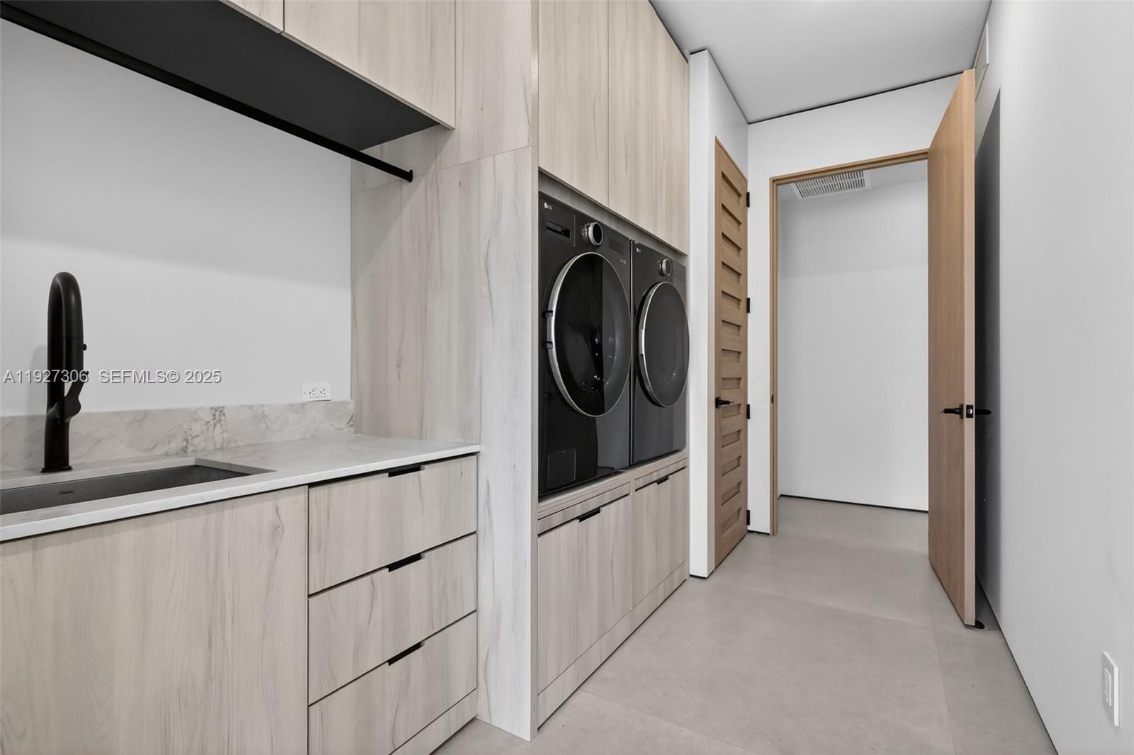 1008 NE 114th St Biscayne Park, FL 33161