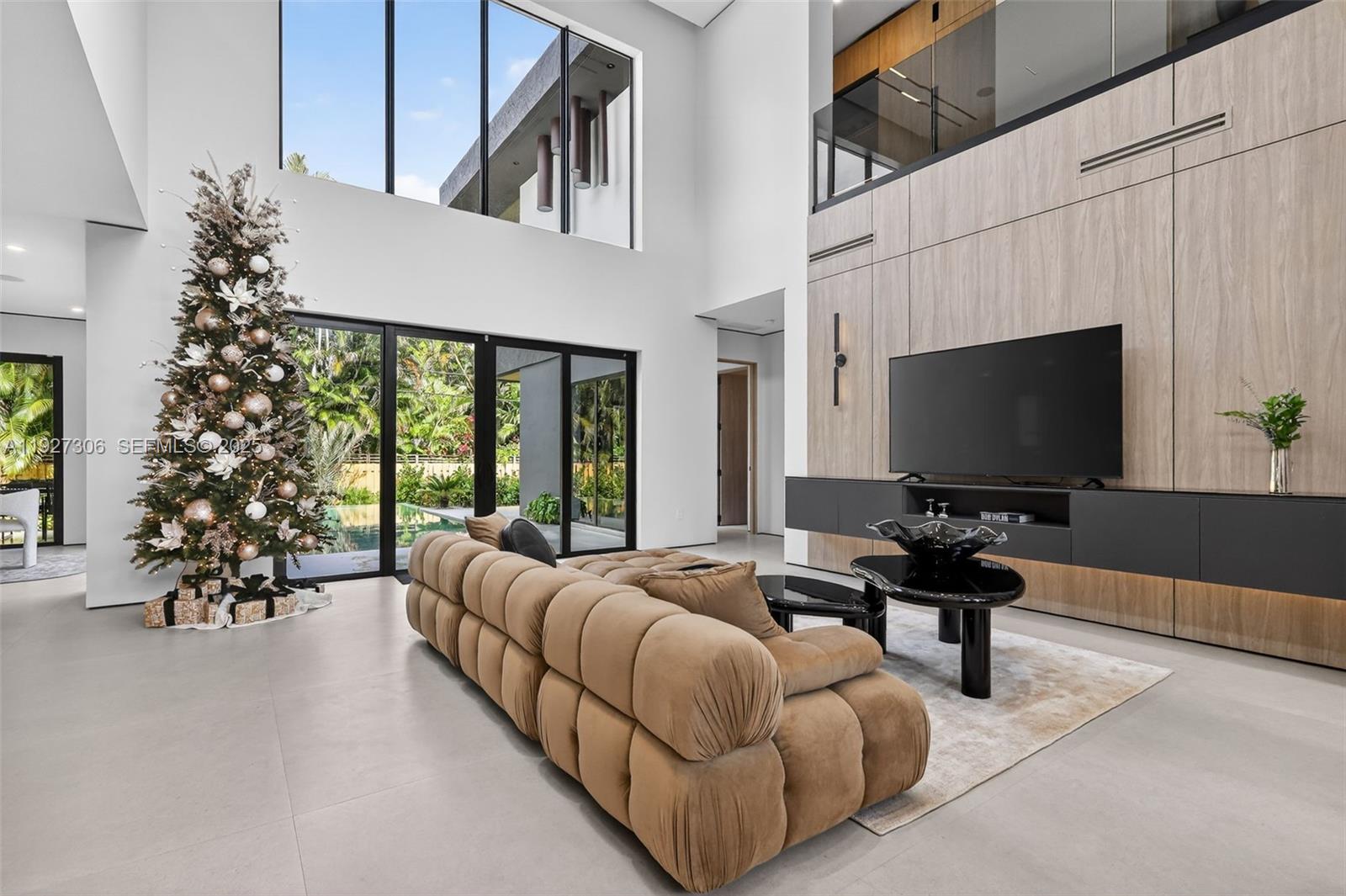 1008 NE 114th St Biscayne Park, FL 33161