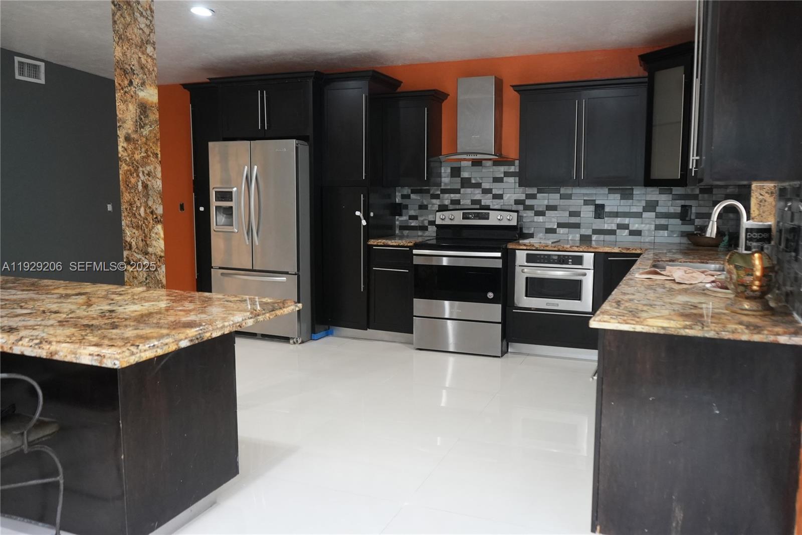 3285 NW 97th St Miami, FL 33147