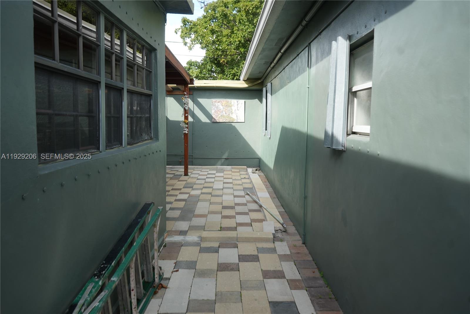 3285 NW 97th St Miami, FL 33147