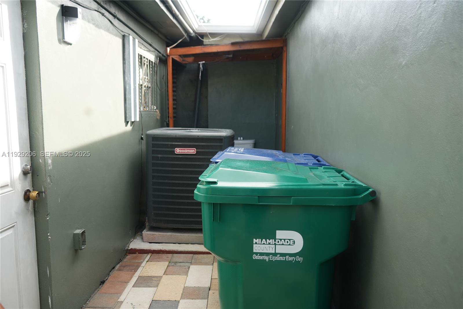 3285 NW 97th St Miami, FL 33147