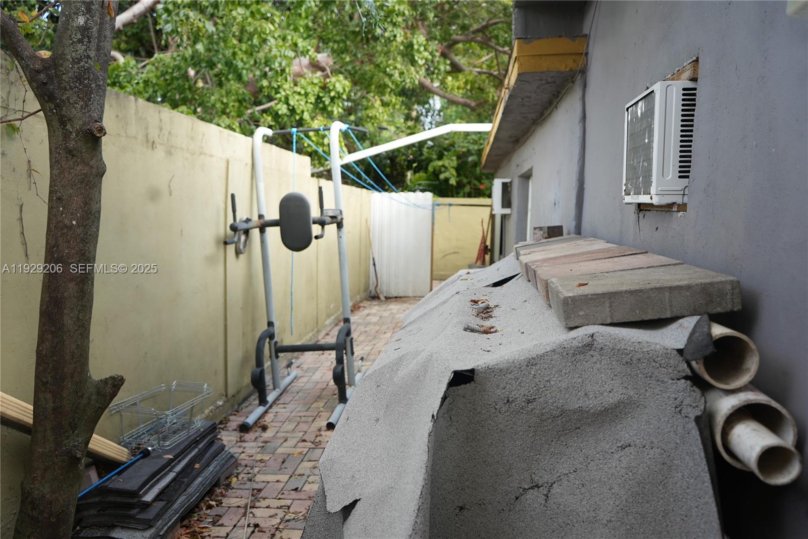 3285 NW 97th St Miami, FL 33147