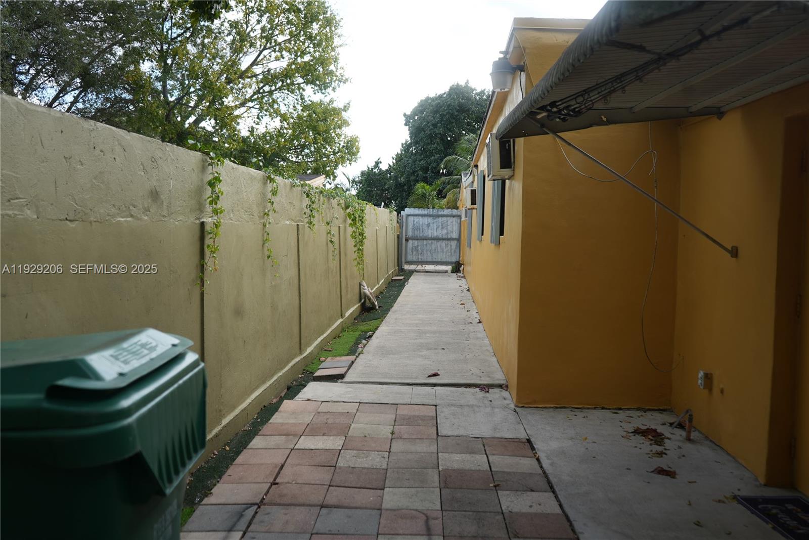 3285 NW 97th St Miami, FL 33147