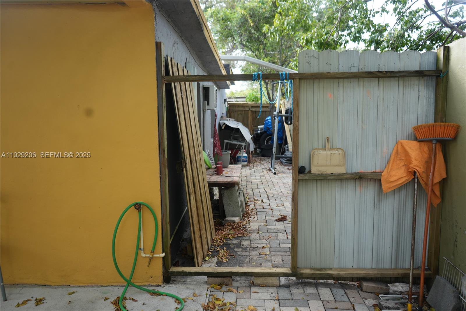 3285 NW 97th St Miami, FL 33147