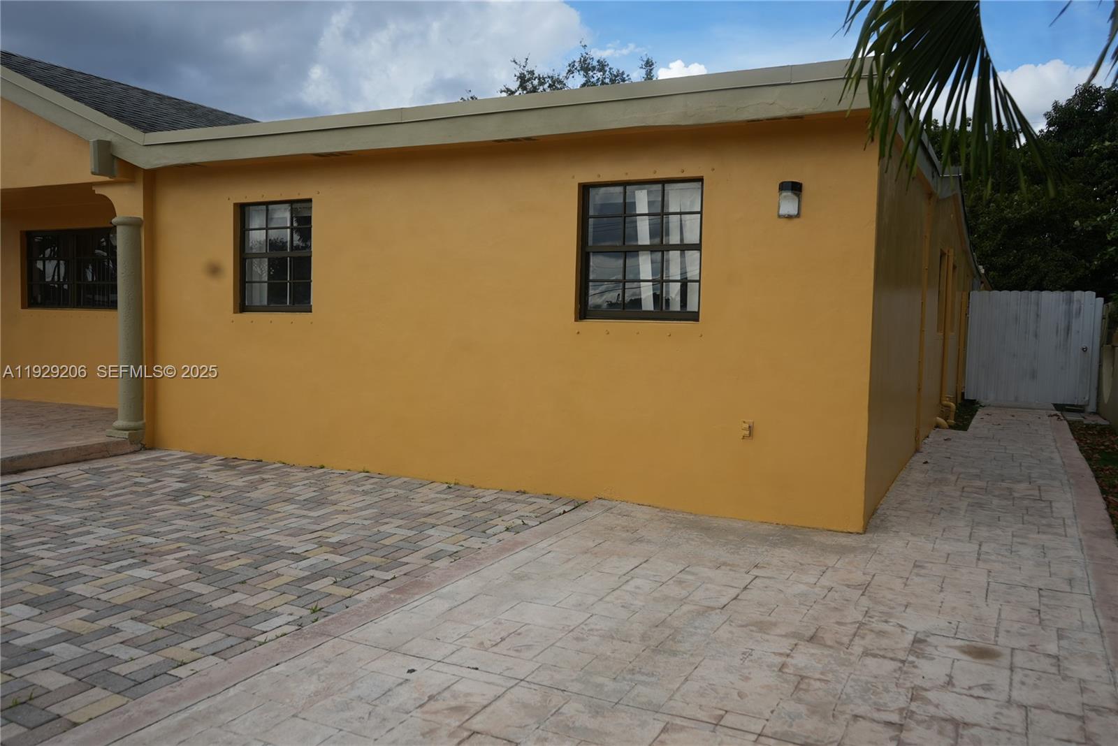 3285 NW 97th St Miami, FL 33147