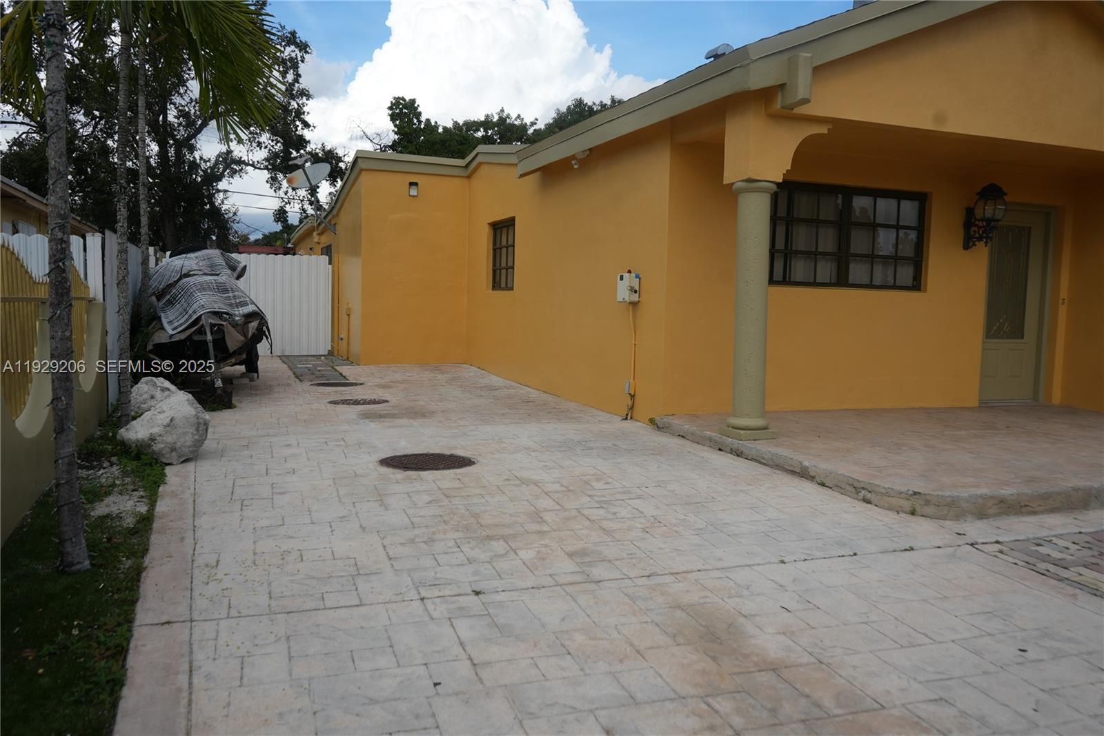 3285 NW 97th St Miami, FL 33147