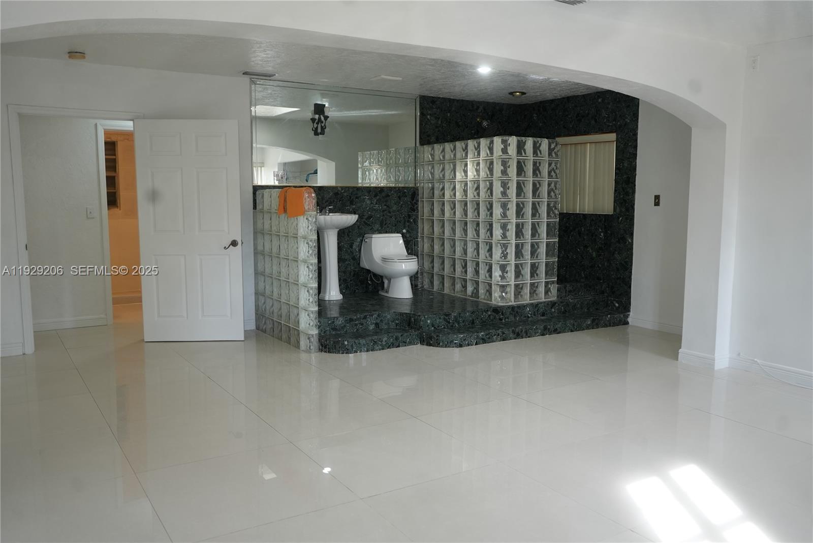 3285 NW 97th St Miami, FL 33147