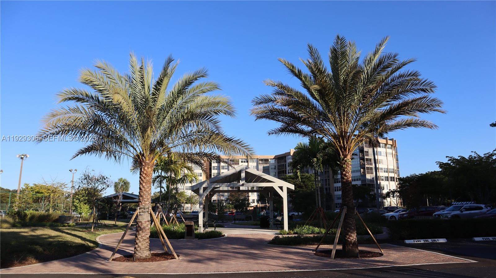 900 Saint Charles Pl #419 Pembroke Pines, FL 33026