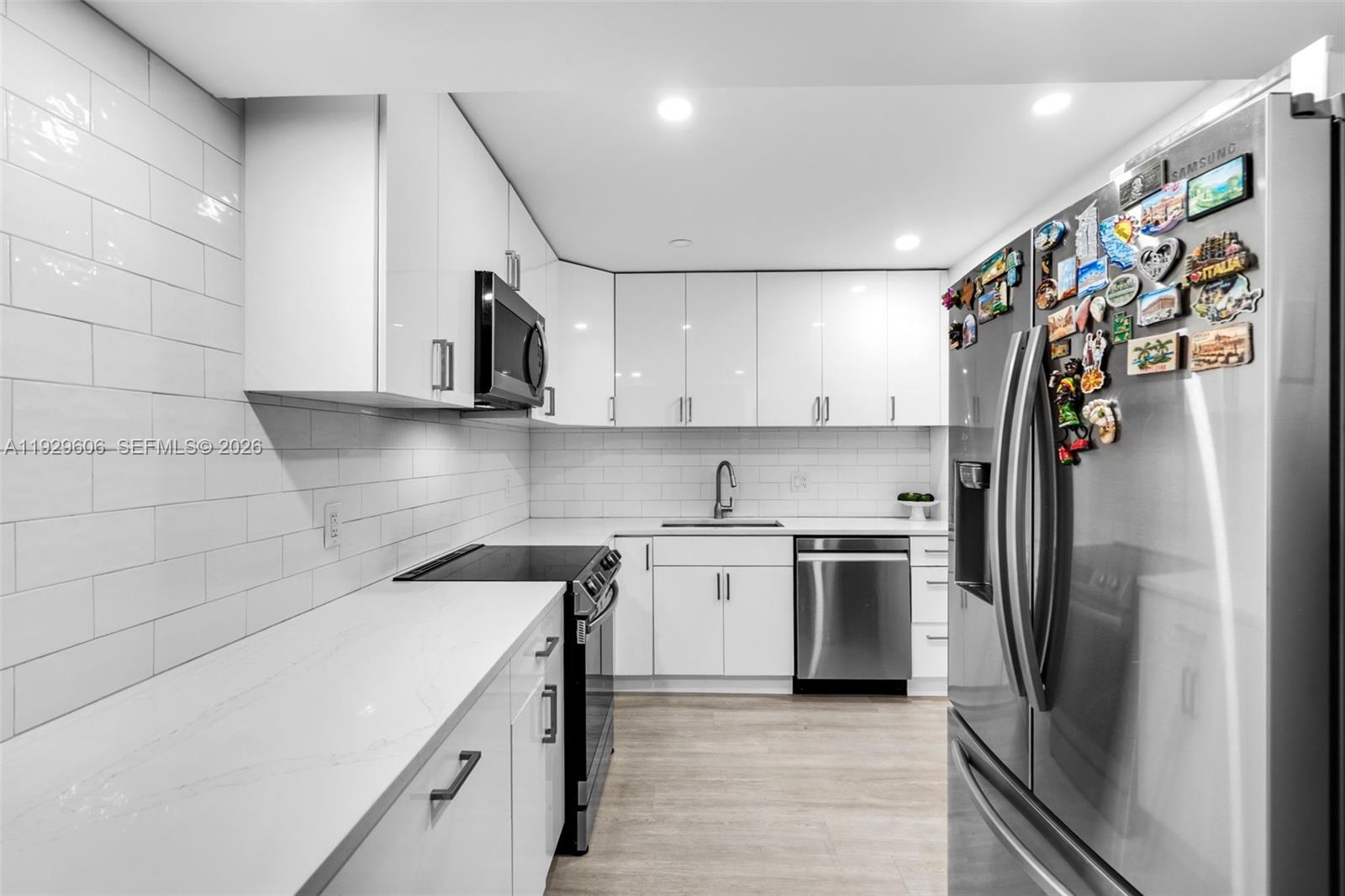 2500 Parkview Dr #2102 Hallandale Beach, FL 33009