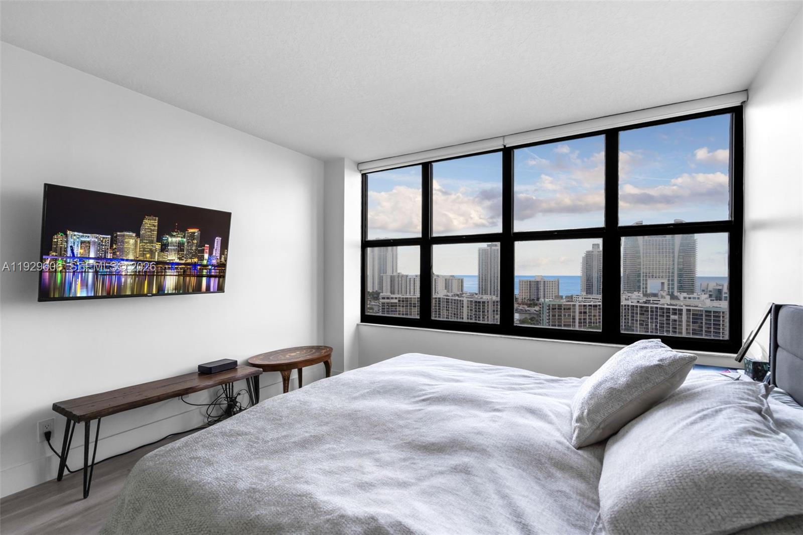 2500 Parkview Dr #2102 Hallandale Beach, FL 33009