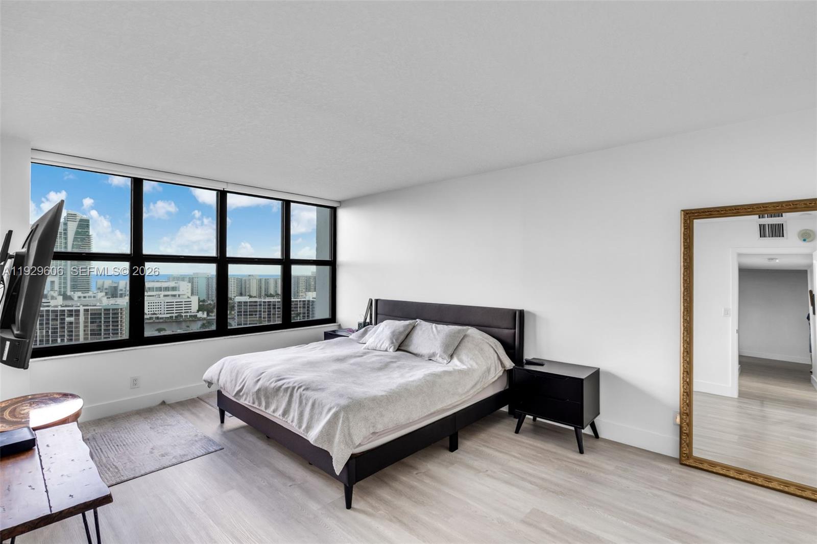 2500 Parkview Dr #2102 Hallandale Beach, FL 33009