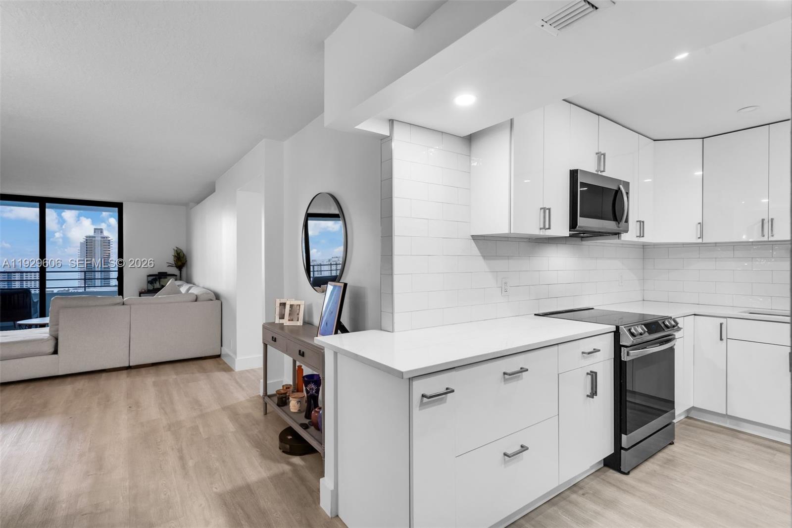 2500 Parkview Dr #2102 Hallandale Beach, FL 33009